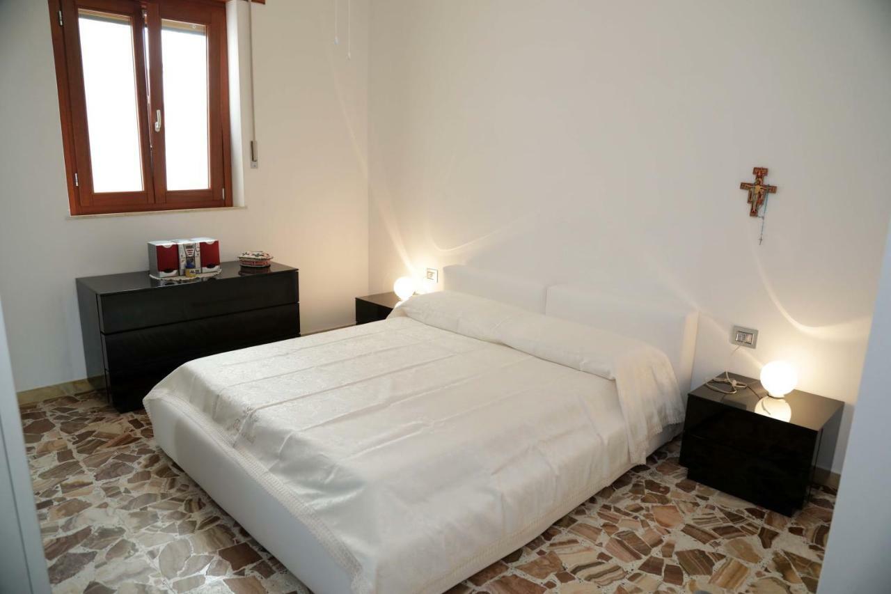 Ferienwohnung Luxury Apt Calasetta Exterior foto